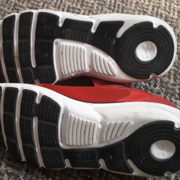 Under Armour Shoes Kids sz 3 Red EUC - Picture 5 of 9
